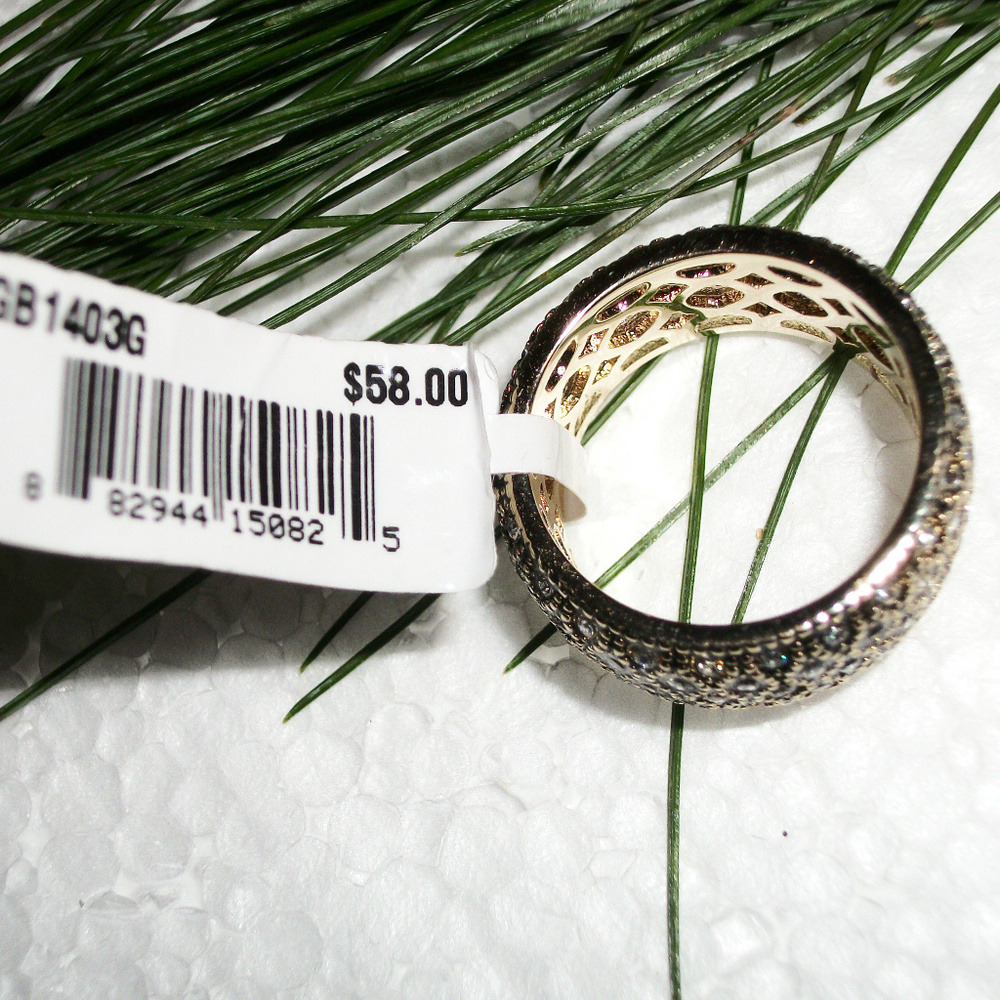GORGEOUS WIDE BAND RING w/CZ's NWT Size: 8 - Picture 4 of 6